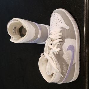 Women's NIKE AIR JORDAN 1 Mid 7.5 Wolf Grey, White, Blue